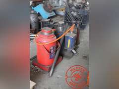 (4) Hydraulic Bottle Jacks