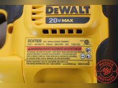 DeWalt 22" Hedge Trimmer DCHT820, 20v w/Charger & AM Battery