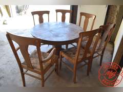 Round Table w/ 6 chairs