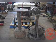 Ridge 4½" Vise on Stand