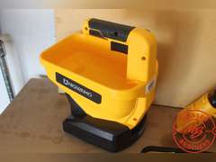 DeWalt Vacuum 20v; Spreader 20v w/(1) AM Battery in Case
