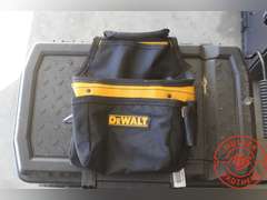 DeWalt Storage Tote on Wheels w/DW Nylon Carpenter Bags