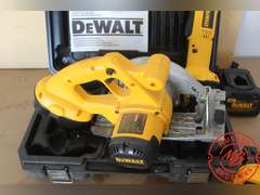 DeWalt 18v Circular Saw &  Right Angle Drill w/Charger & (3) Batteries