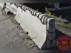 (5) Concrete Barriers