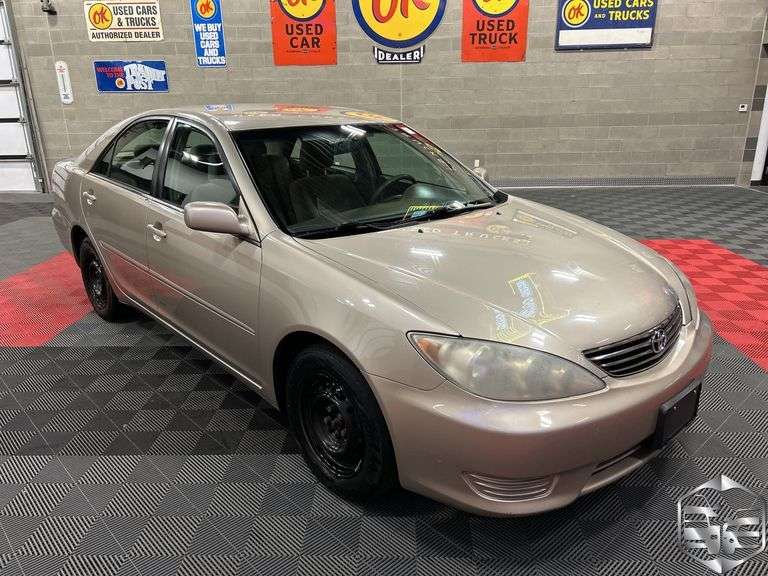 2005  Toyota  Camry   LE