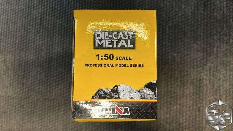 HUINA 1:50 Scale Die-Cast Metal Back Hoe Loader