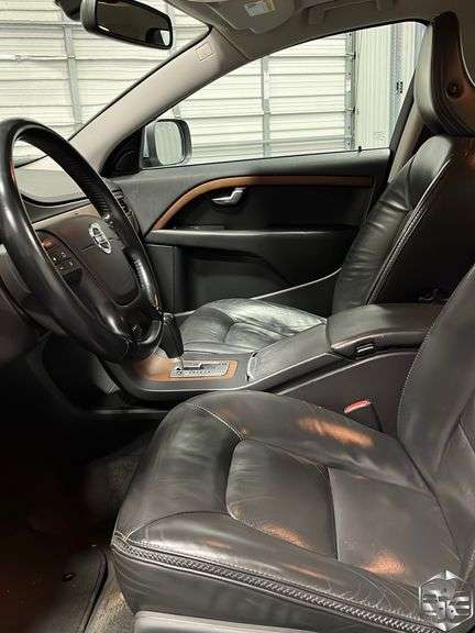 2010 Volvo XC70  3.2