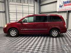 2010 Chrysler Town & Country Touring
