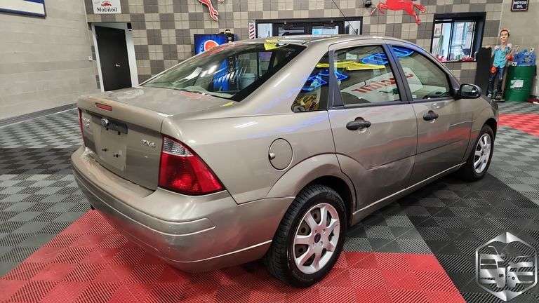 2005 Ford Focus ZX4 SE - Trucks & Auto Auctions