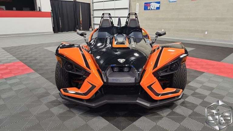 2017 Polaris Slingshot  SLR