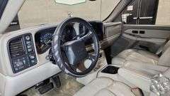 2001 Chevrolet Suburban  LT
