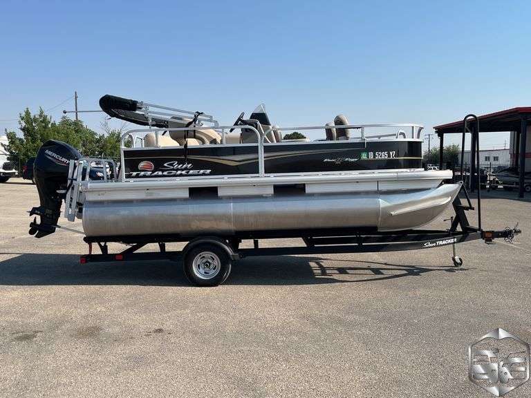 2021  BUJ  Boat Sun Tracker