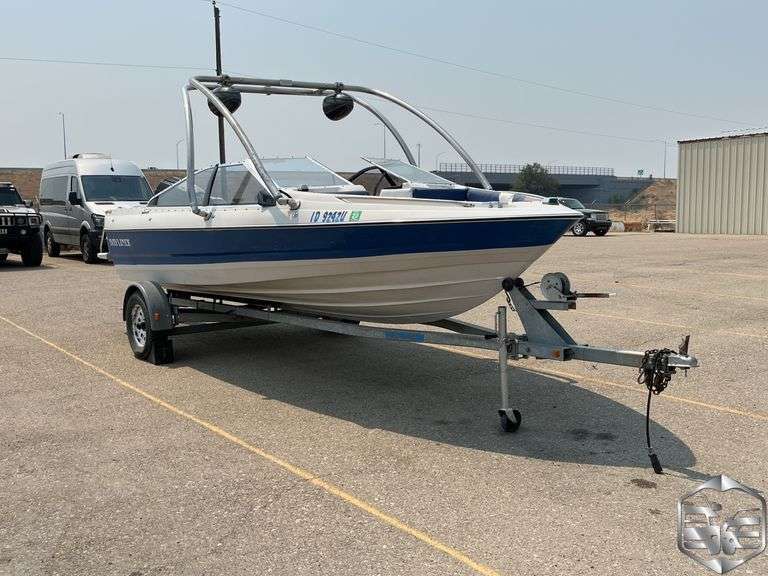 1988 Bayliner Capri Boat
