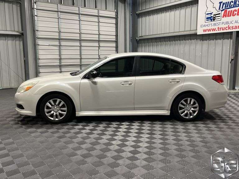 2010 Subaru Legacy  2.5i