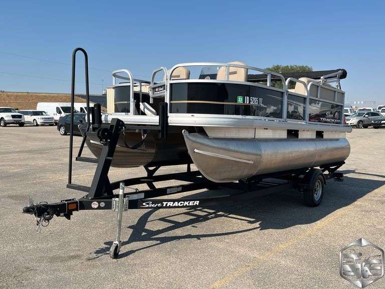 2021  BUJ  Boat Sun Tracker