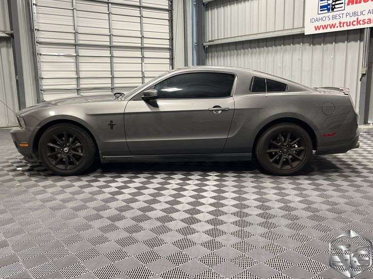 2011 Ford Mustang  V6