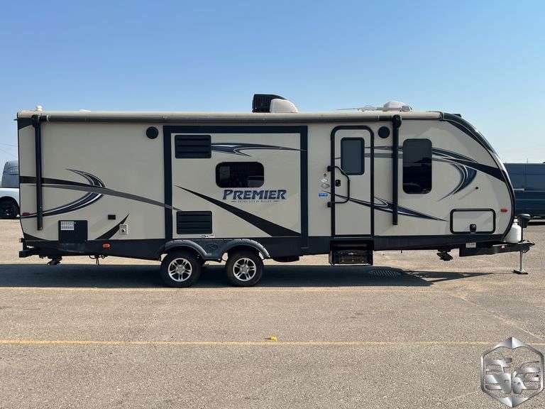 2016 Keystone Premier Camp Trailer