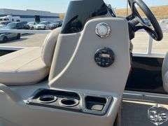 2021  BUJ  Boat Sun Tracker