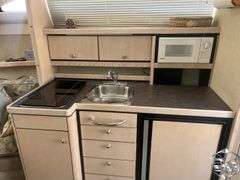 1996 USD  Boat Avanti 3255 Express