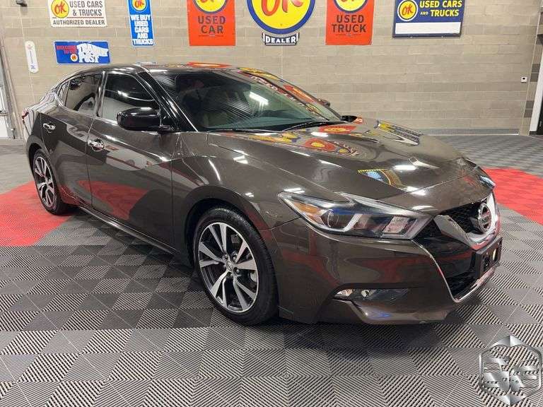 2017  Nissan  Maxima   SV