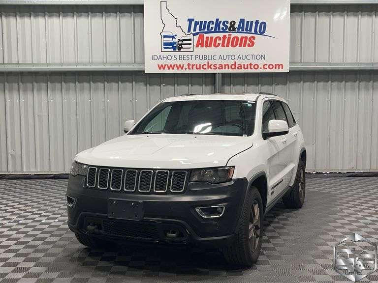2016  Jeep  Grand Cherokee Laredo