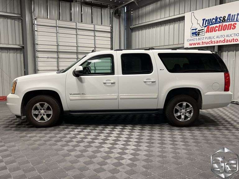 2011  GMC  Yukon XL  SLT