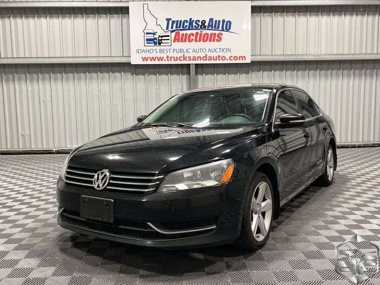 2013  Volkswagen  Passat  SE