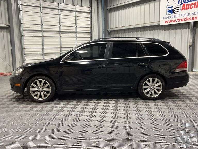 2011  Volkswagen  Jetta  SE SportWagen