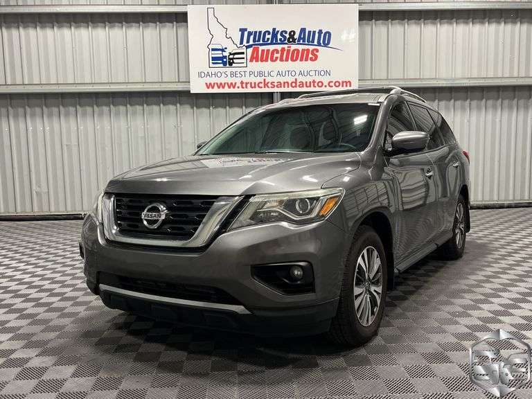 2017  Nissan  Pathfinder  SV
