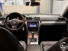 2013  Volkswagen  Passat  SE