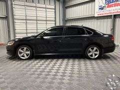 2013  Volkswagen  Passat  SE