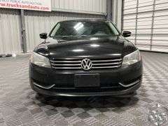 2013  Volkswagen  Passat  SE