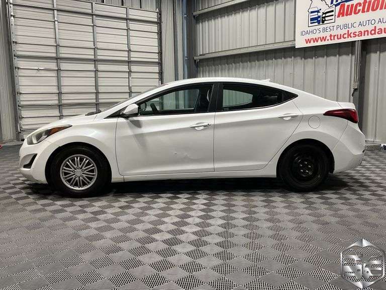 2016  Hyundai  Elantra  SE