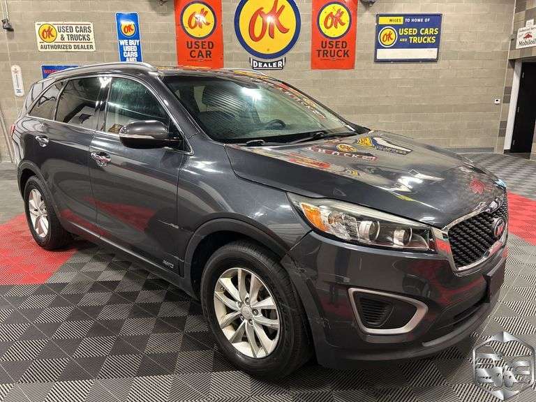 2016  Kia  Sorento   LX