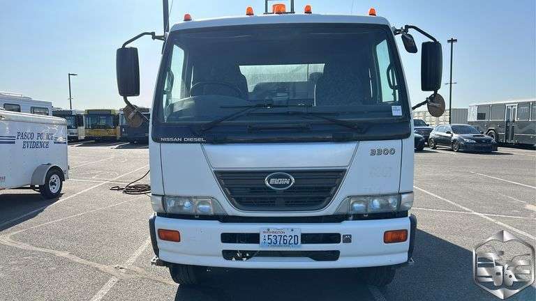 2010  Nissan   UD3300  Sweeper Truck