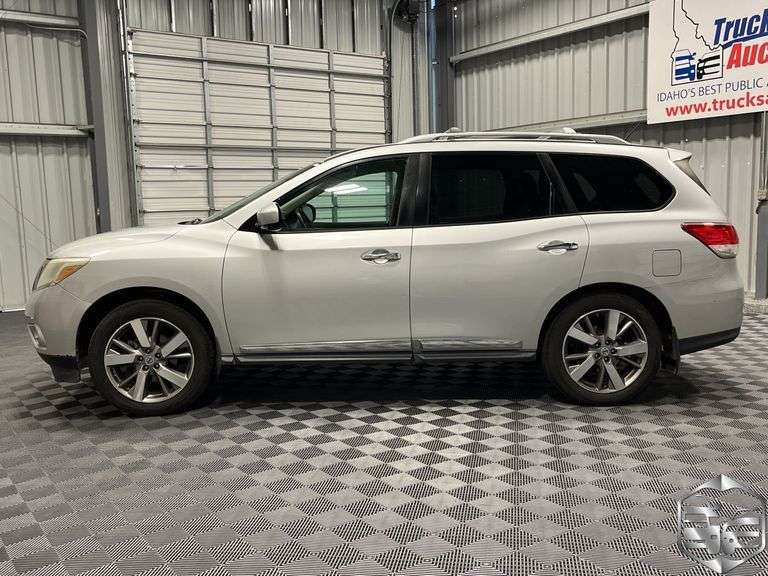 2013  Nissan  Pathfinder  Platinum