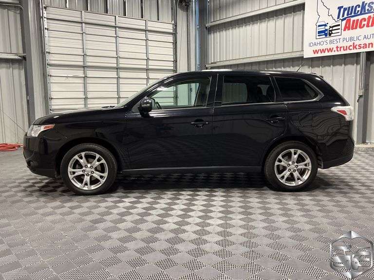 2014  Mitsubishi  Outlander  SE