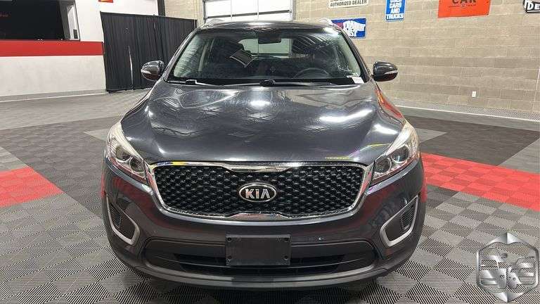 2016  Kia  Sorento   LX