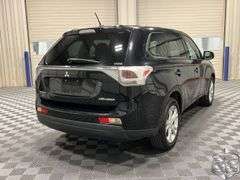 2014  Mitsubishi  Outlander  SE