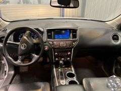 2013  Nissan  Pathfinder  Platinum
