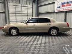 2004  Lincoln  Town Car  Signature