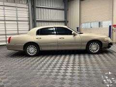 2004  Lincoln  Town Car  Signature
