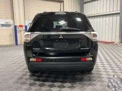 2014  Mitsubishi  Outlander  SE