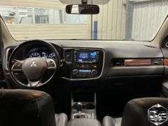 2014  Mitsubishi  Outlander  SE