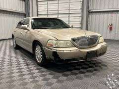 2004  Lincoln  Town Car  Signature