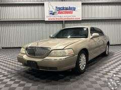 2004  Lincoln  Town Car  Signature
