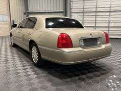 2004  Lincoln  Town Car  Signature