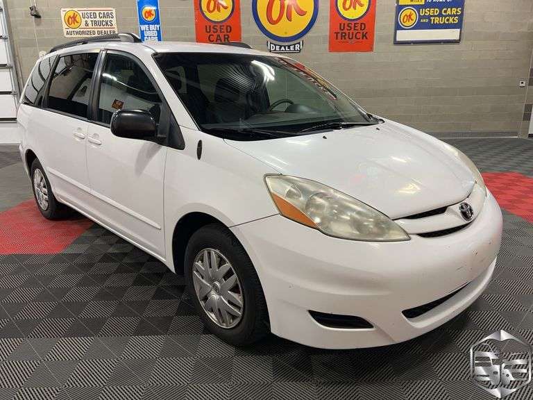 2009  Toyota  Sienna   CE
