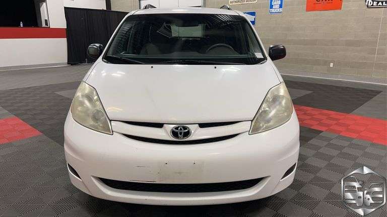 2009  Toyota  Sienna   CE