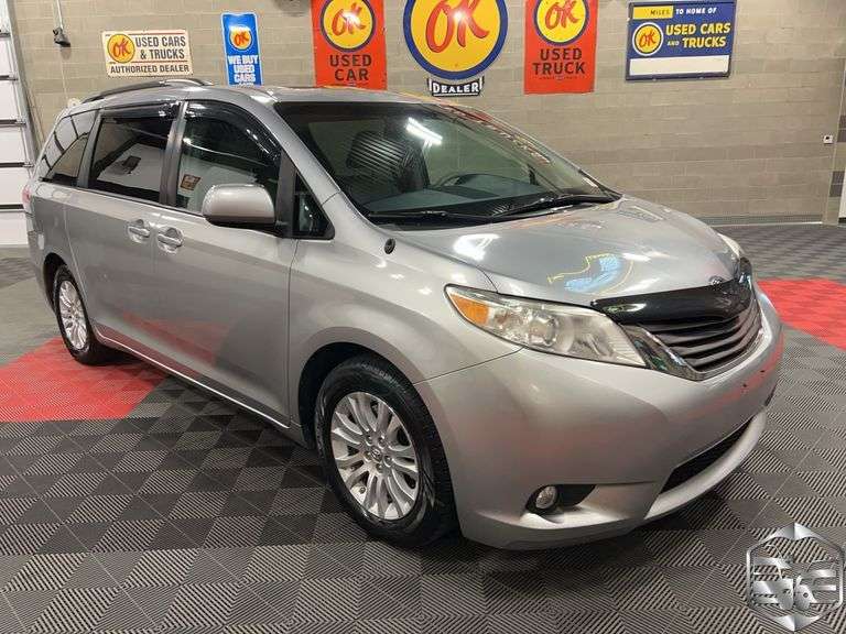 2013  Toyota  Sienna  XLE